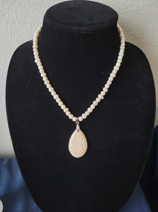 White Howlite Pearl Necklace